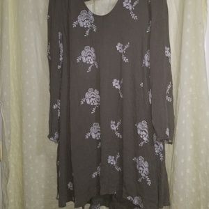 Altar'd state size large tunic top